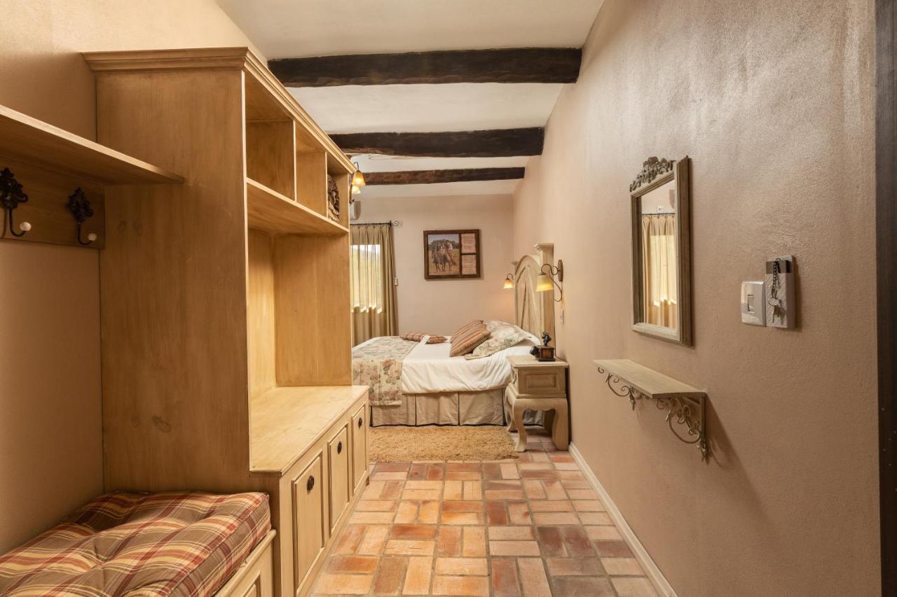 Estribo Hotel *